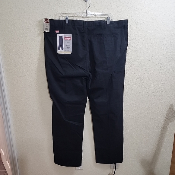 WRANGLER Workwear Work Pants Relaxed Fit Black Men's 44x32 - Picture 2 of 11
